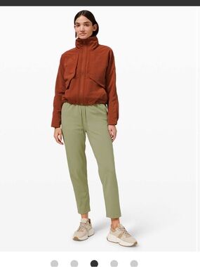Lululemon keep moving 7/8 pant, size 8
